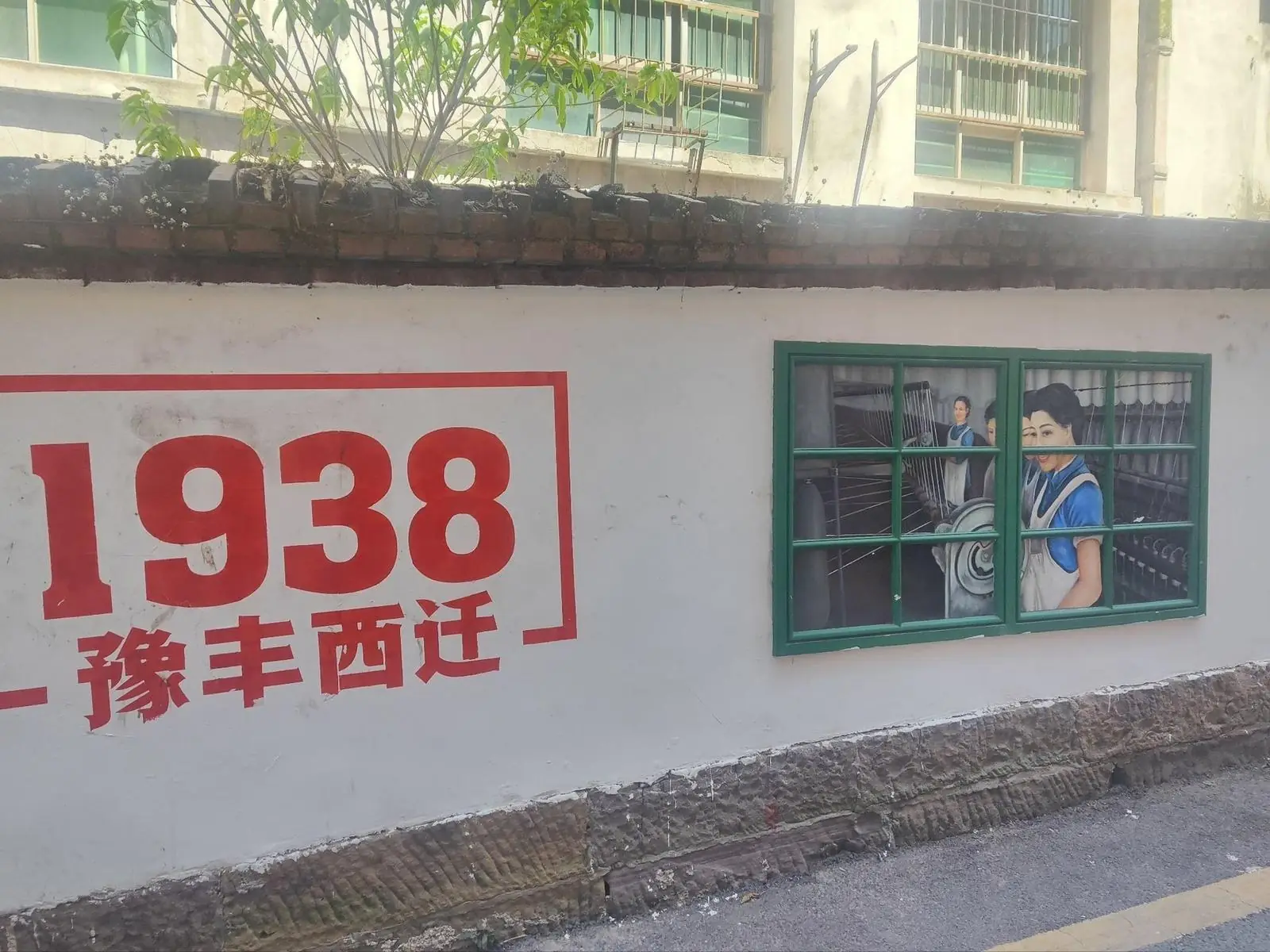 重棉院院保留的工业记忆墙面